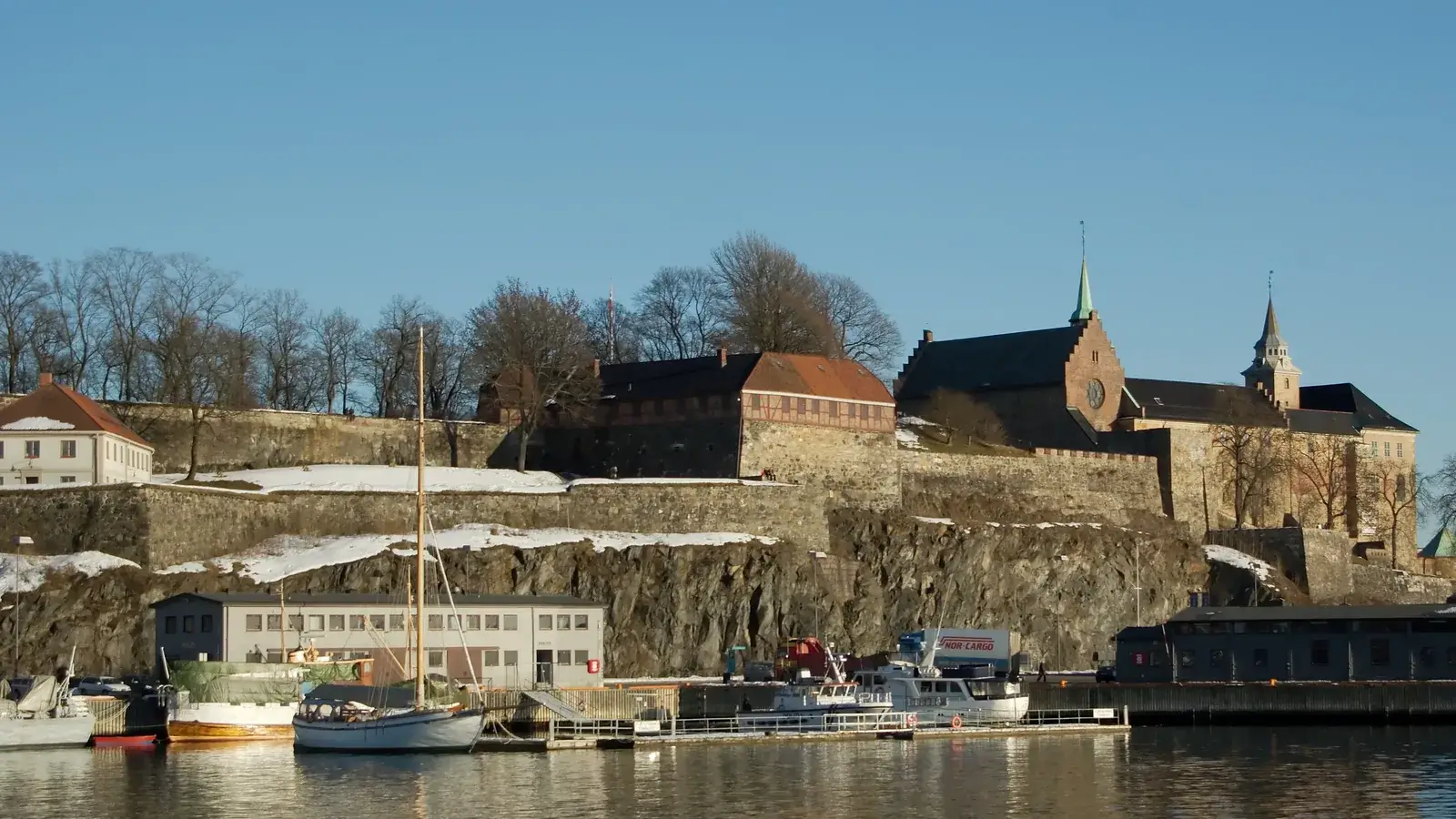 Bygård i Oslo med felles inngang og trappeoppgang som trenger fast renhold